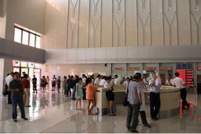 醫院大廳地麵選哪種材料好?