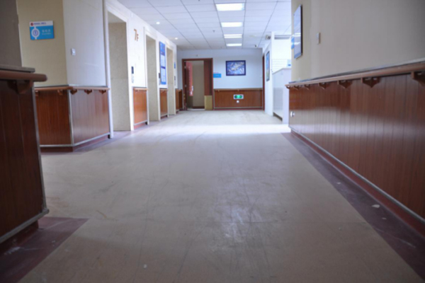 用什麽塗料可以給塑膠地板翻新?塑立得回答你