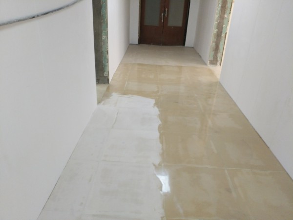 山東(dong) 新泰市第三人民醫院瓷磚地麵翻新