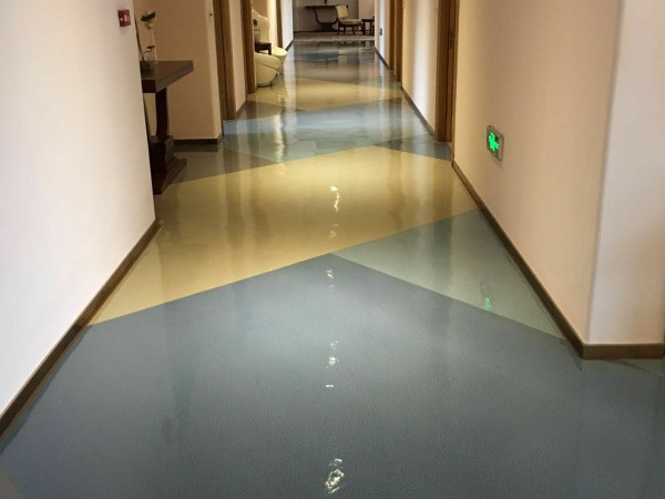走廊PVC地板養護後