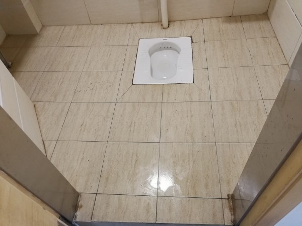 瓷磚地麵翻新前 瓷磚地麵翻新前