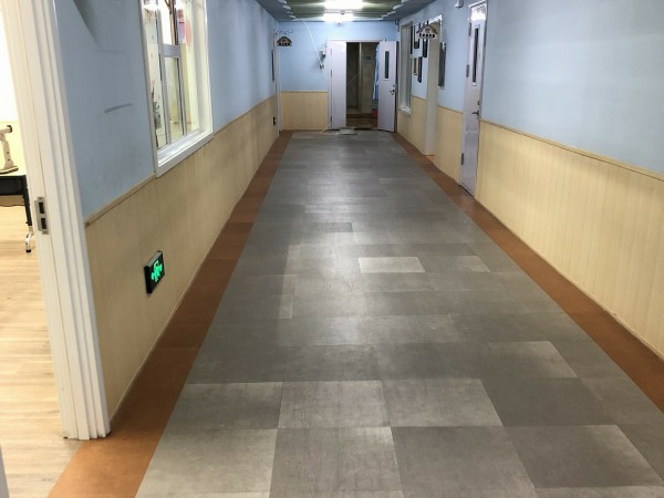 亞(ya) 麻地板翻新前