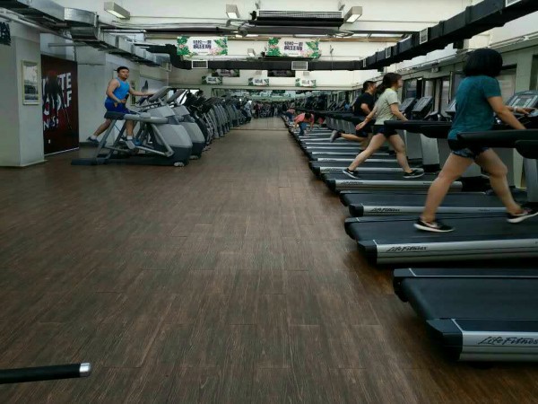 實木複合地板翻新前 實木複合地板翻新前