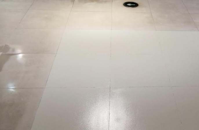 瓷磚地麵翻新,讓商場室內地麵重煥生機 瓷磚地麵翻新,讓商場室內地麵重煥生機