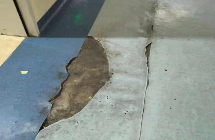 醫院塑膠地板局部破損別發愁,塑立得防護塗料來救場! 醫院塑膠地板局部破損別發愁,塑立得防護塗料來救場!