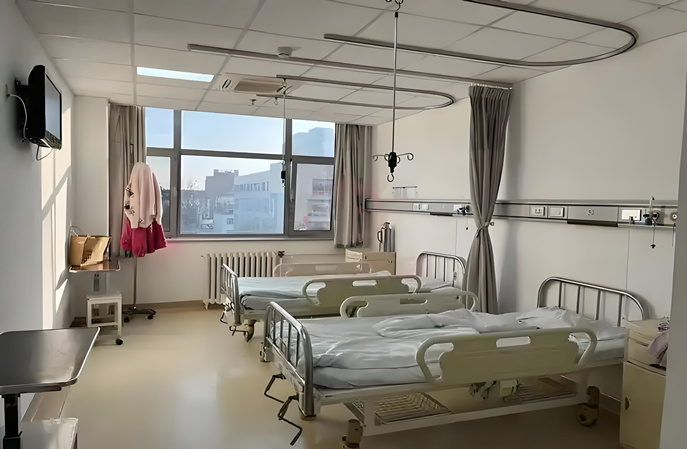 醫院病房牆麵問題頻發，責任全在物業保潔？揭秘塑立得抗菌塗料的革新解決方案