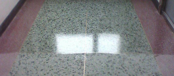 大理石地麵出現嚴重的水斑,地麵翻新能徹底解決嗎? 大理石地麵出現嚴重的水斑,地麵翻新能徹底解決嗎?