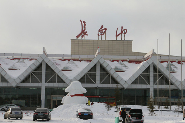 吉林省白山市長白山機場消防車庫環氧地坪養護 吉林省白山市長白山機場消防車庫環氧地坪養護