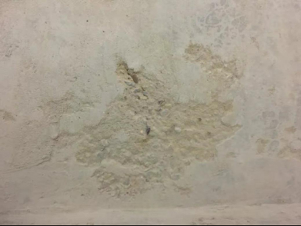 破損嚴重的水泥地 破損嚴重的水泥地