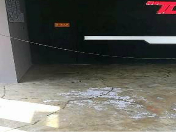 水泥基地麵開裂 水泥基地麵開裂