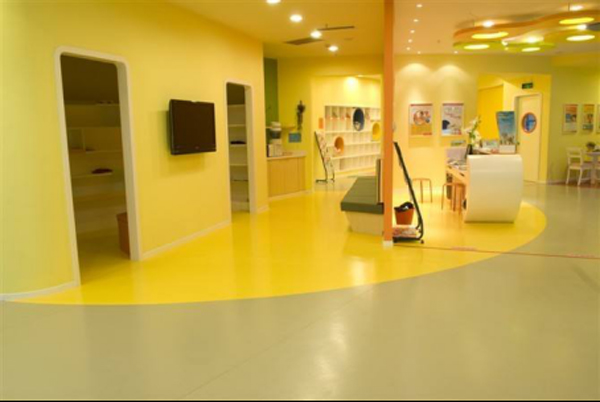 幼兒園防塗鴉牆麵漆PK壁紙，哪個更好?(幼兒園裝修小竅門)