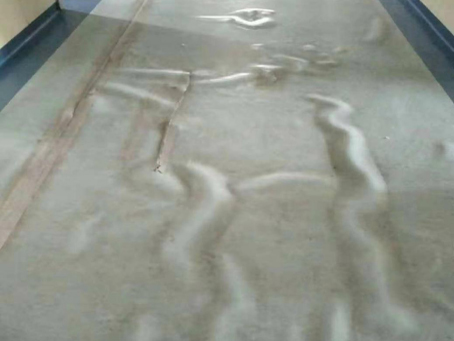 PVC地板大麵積起鼓的如何解決怎麽處理-航特地坪漆